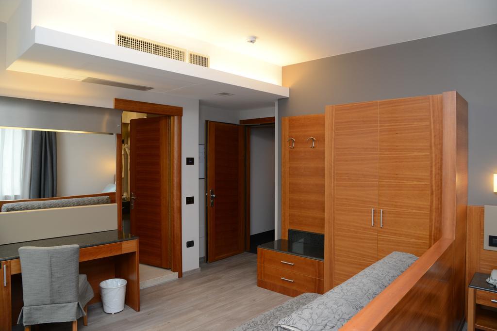 Albergo Roma, BW Signature Collection กัสเตลฟรันโก เวเนโต ภายนอก รูปภาพ