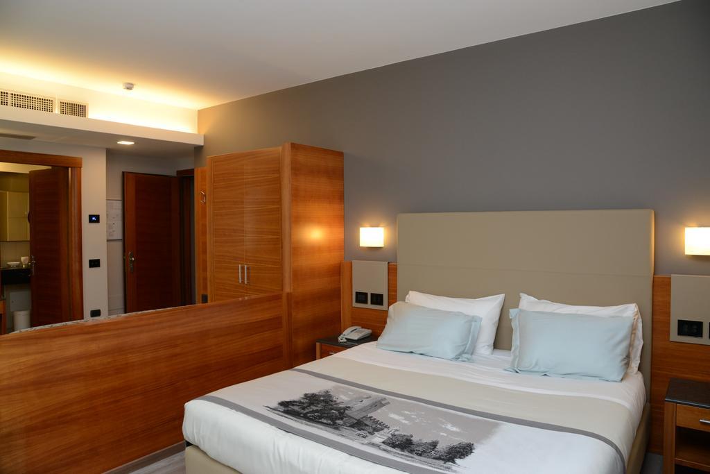 Albergo Roma, BW Signature Collection กัสเตลฟรันโก เวเนโต ภายนอก รูปภาพ