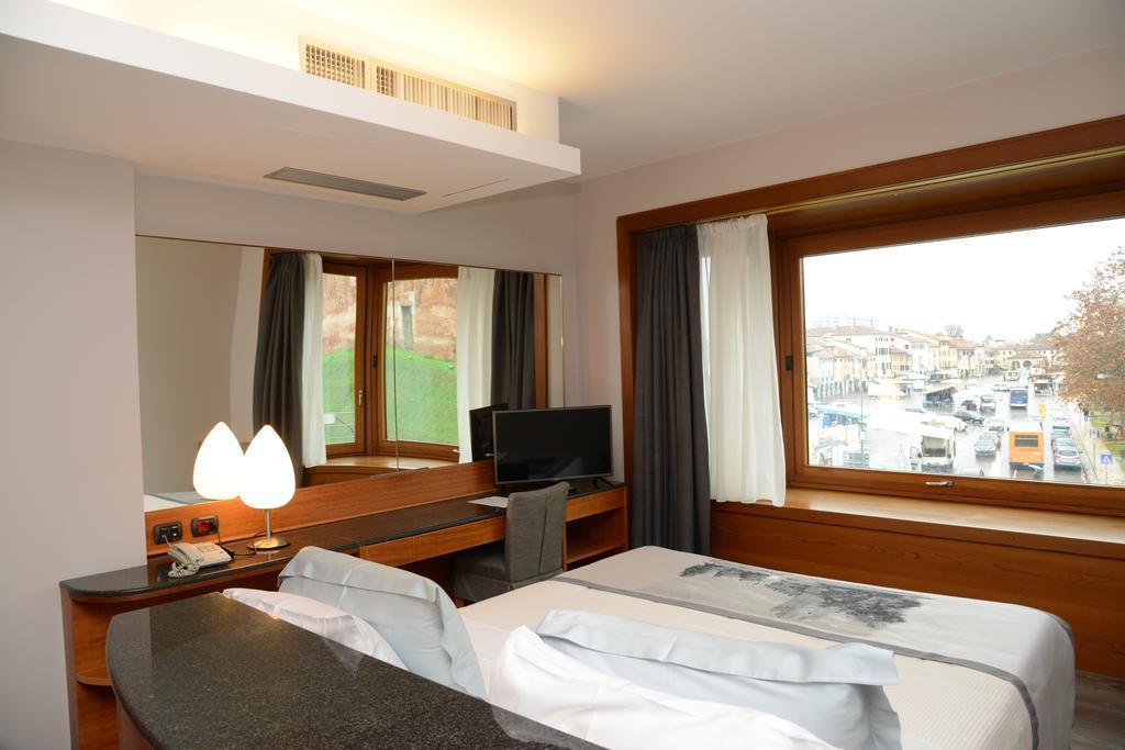 Albergo Roma, BW Signature Collection กัสเตลฟรันโก เวเนโต ภายนอก รูปภาพ