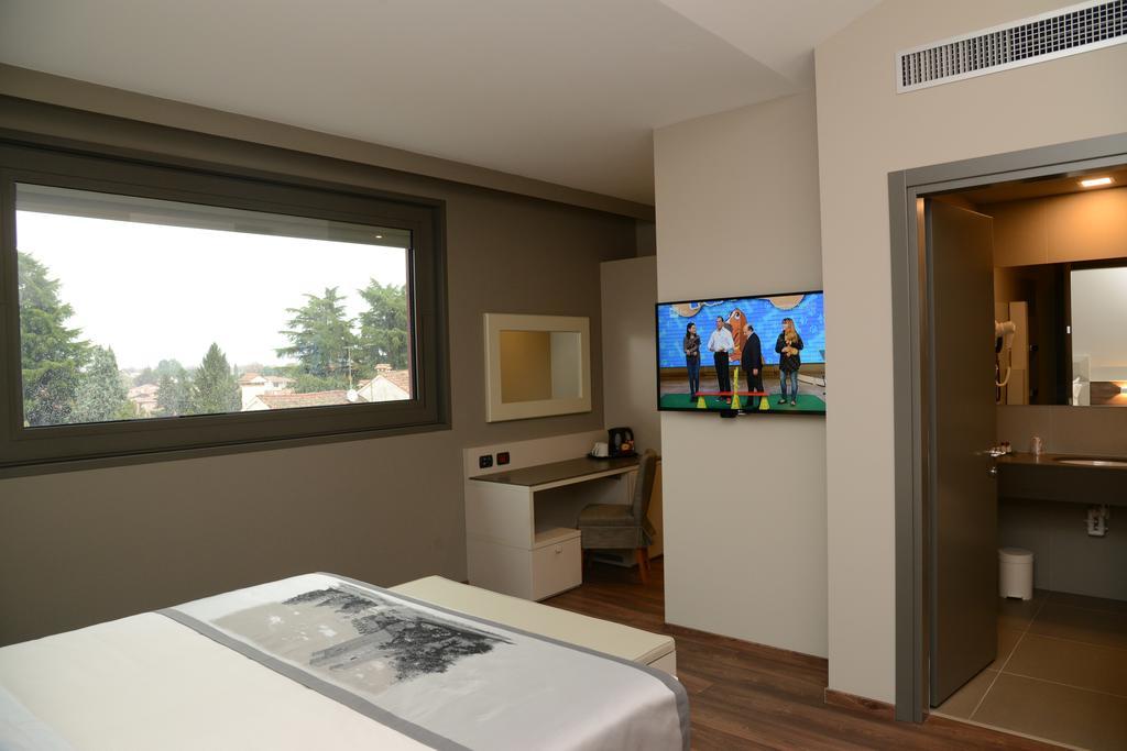 Albergo Roma, BW Signature Collection กัสเตลฟรันโก เวเนโต ภายนอก รูปภาพ