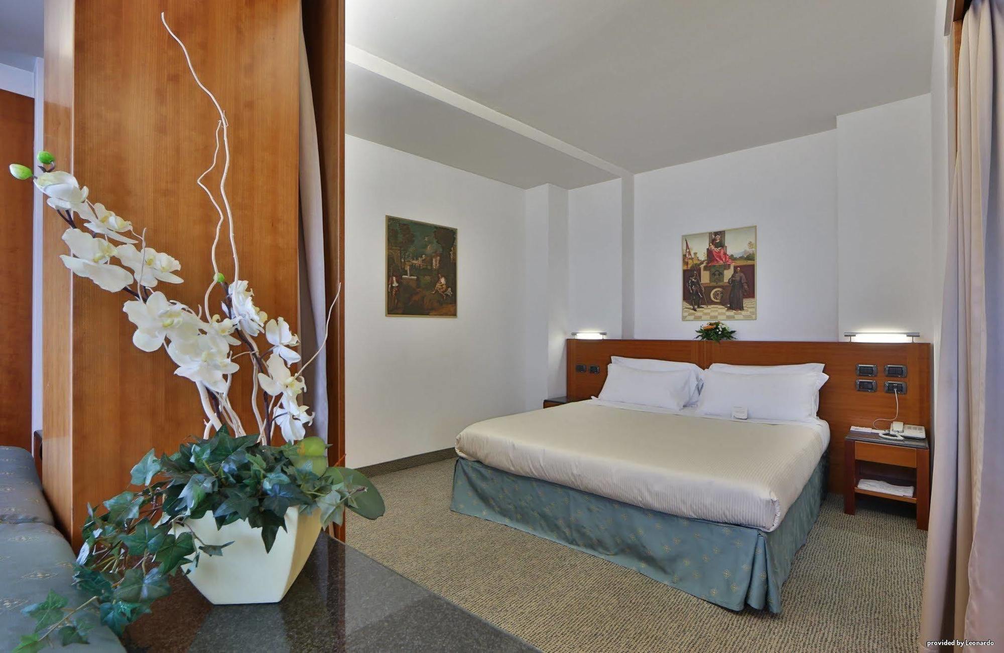 Albergo Roma, BW Signature Collection กัสเตลฟรันโก เวเนโต ภายนอก รูปภาพ