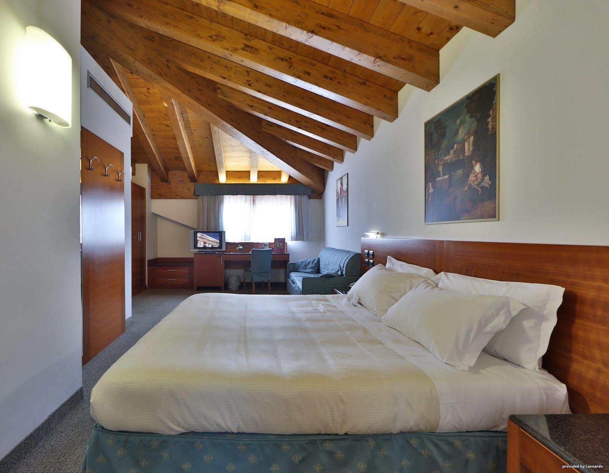 Albergo Roma, BW Signature Collection กัสเตลฟรันโก เวเนโต ภายนอก รูปภาพ