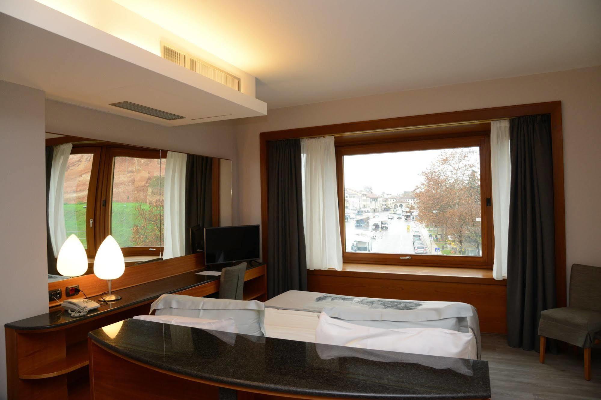 Albergo Roma, BW Signature Collection กัสเตลฟรันโก เวเนโต ภายนอก รูปภาพ