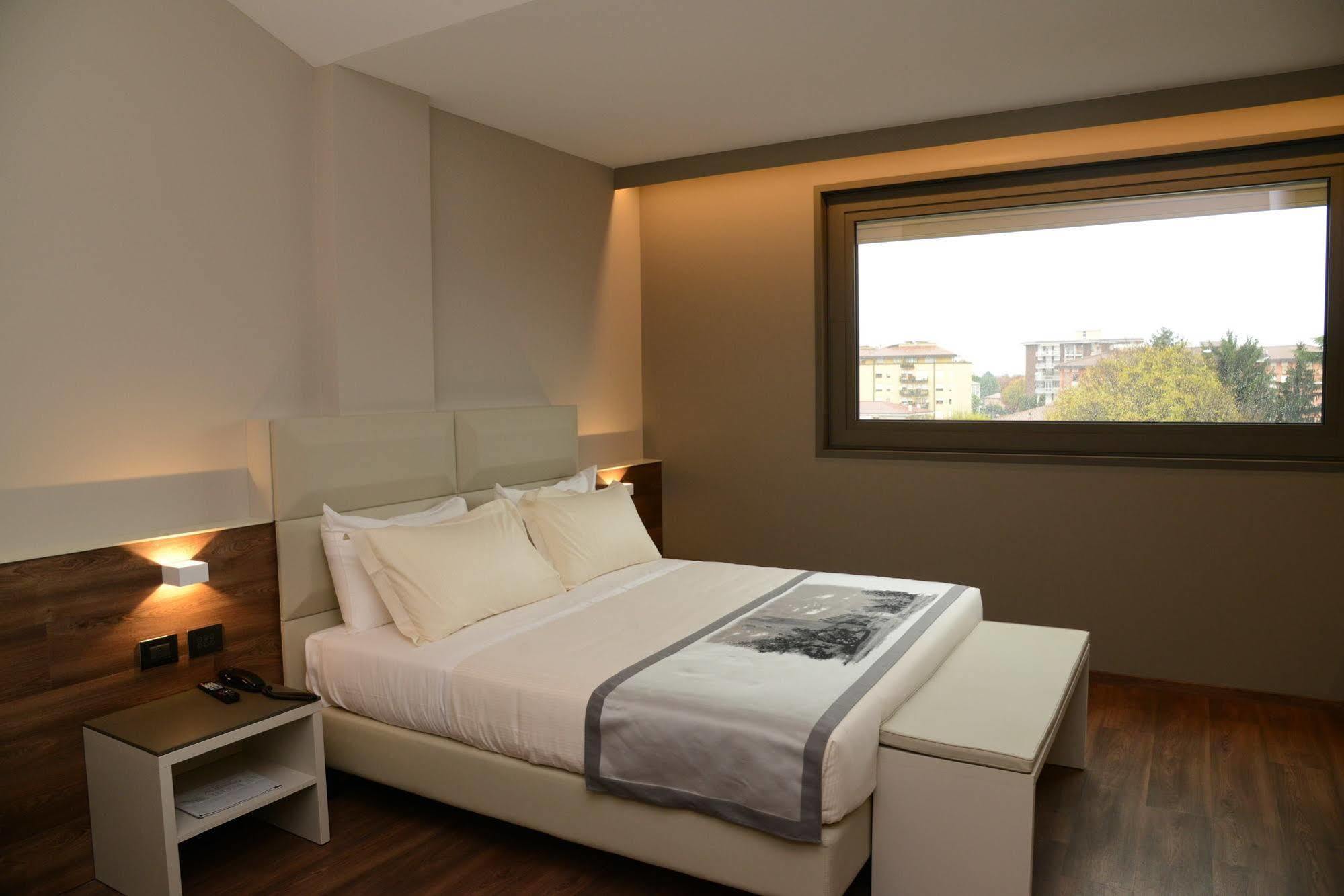 Albergo Roma, BW Signature Collection กัสเตลฟรันโก เวเนโต ภายนอก รูปภาพ